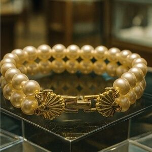 80’s Richelieu 2x strand acrylic faux pearl bracelet,gold tone seashell box tab